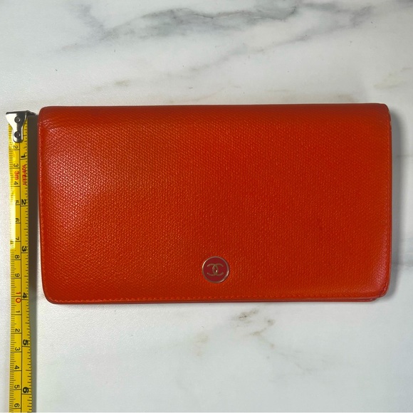 ✨ AUTHENTIC CHANEL Calfskin Leather Bifold Wallet ✨ - Picture 4 of 10